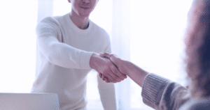 O que é necessário para conseguir o primeiro emprego?