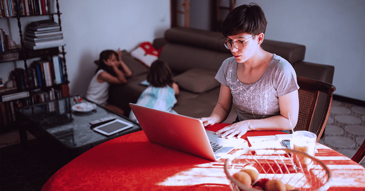 Ficar no home office ou voltar para o presencial