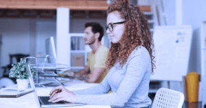 Interesse de mulheres em vagas de TI cresce 22% em 2021