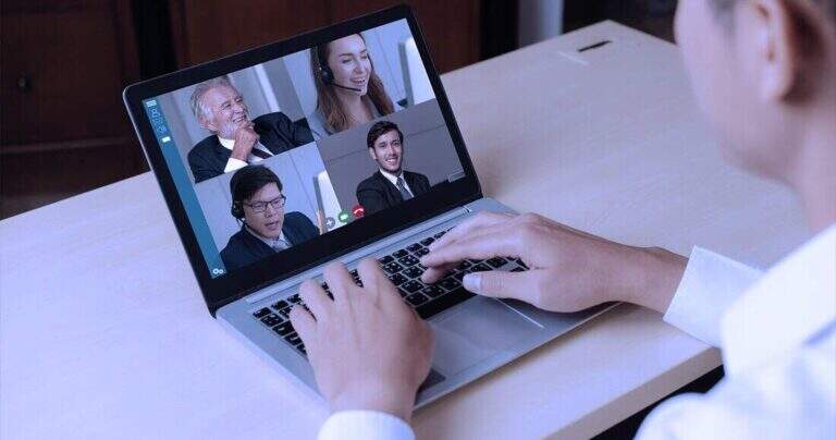 Como se sair bem em uma entrevista em grupo online