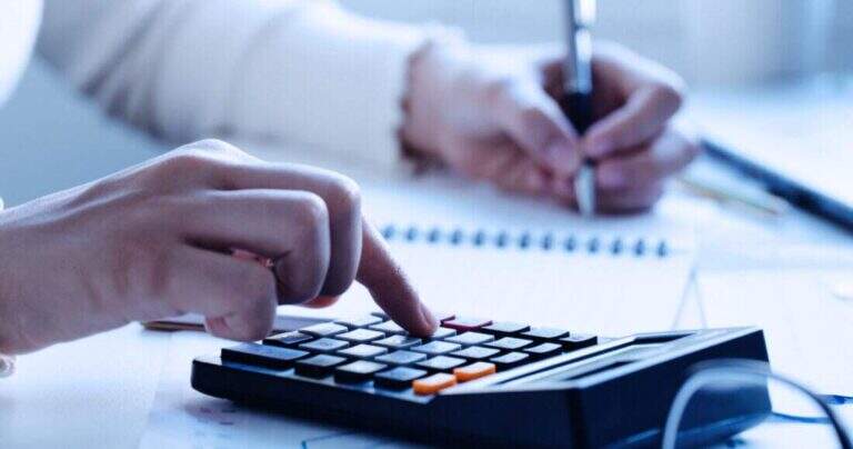 Saiba como calcular hora extra de forma correta