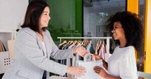 Vagas de emprego no comércio crescem 50,4% em 2023, segundo BNE