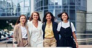 Número de mulheres em cargo de liderança cresceu 51% em 2023, segundo BNE