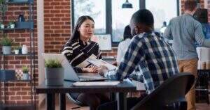 Como usar a linguagem corporal a seu favor na entrevista de emprego