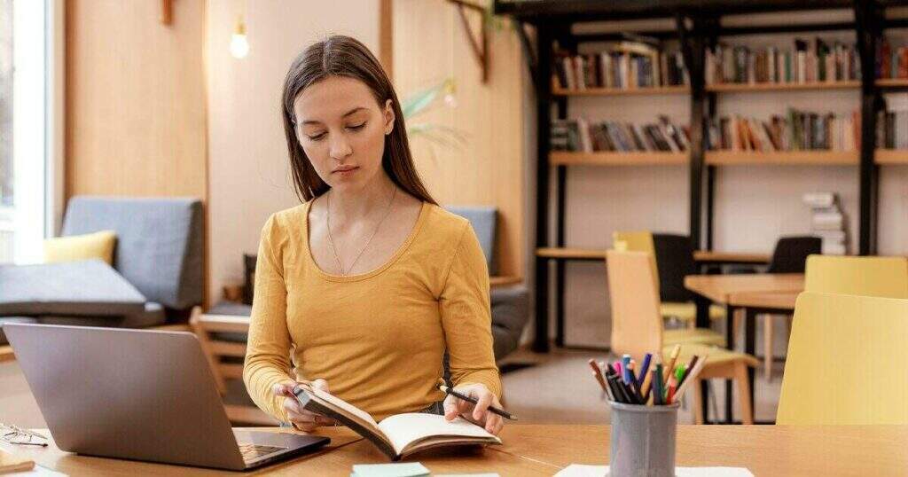 Quais são os exemplos de metas SMART para a carreira?