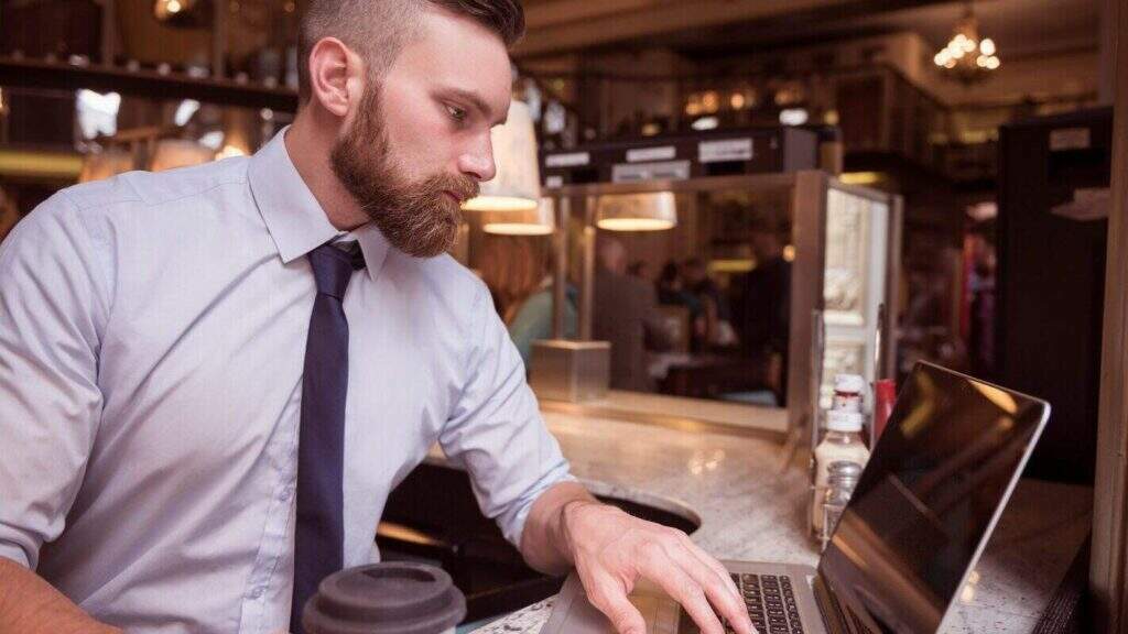 Como trabalhar como digitador home office?